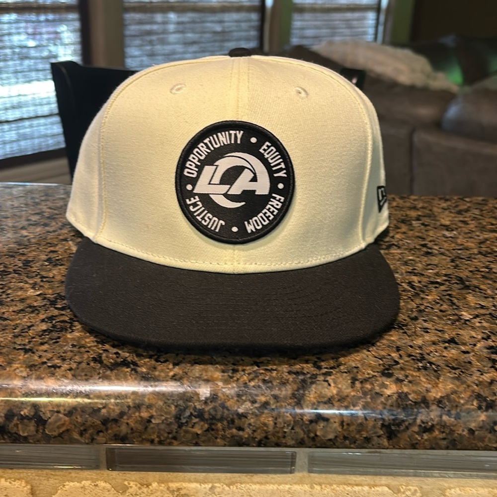 perfect condition LA rams hat